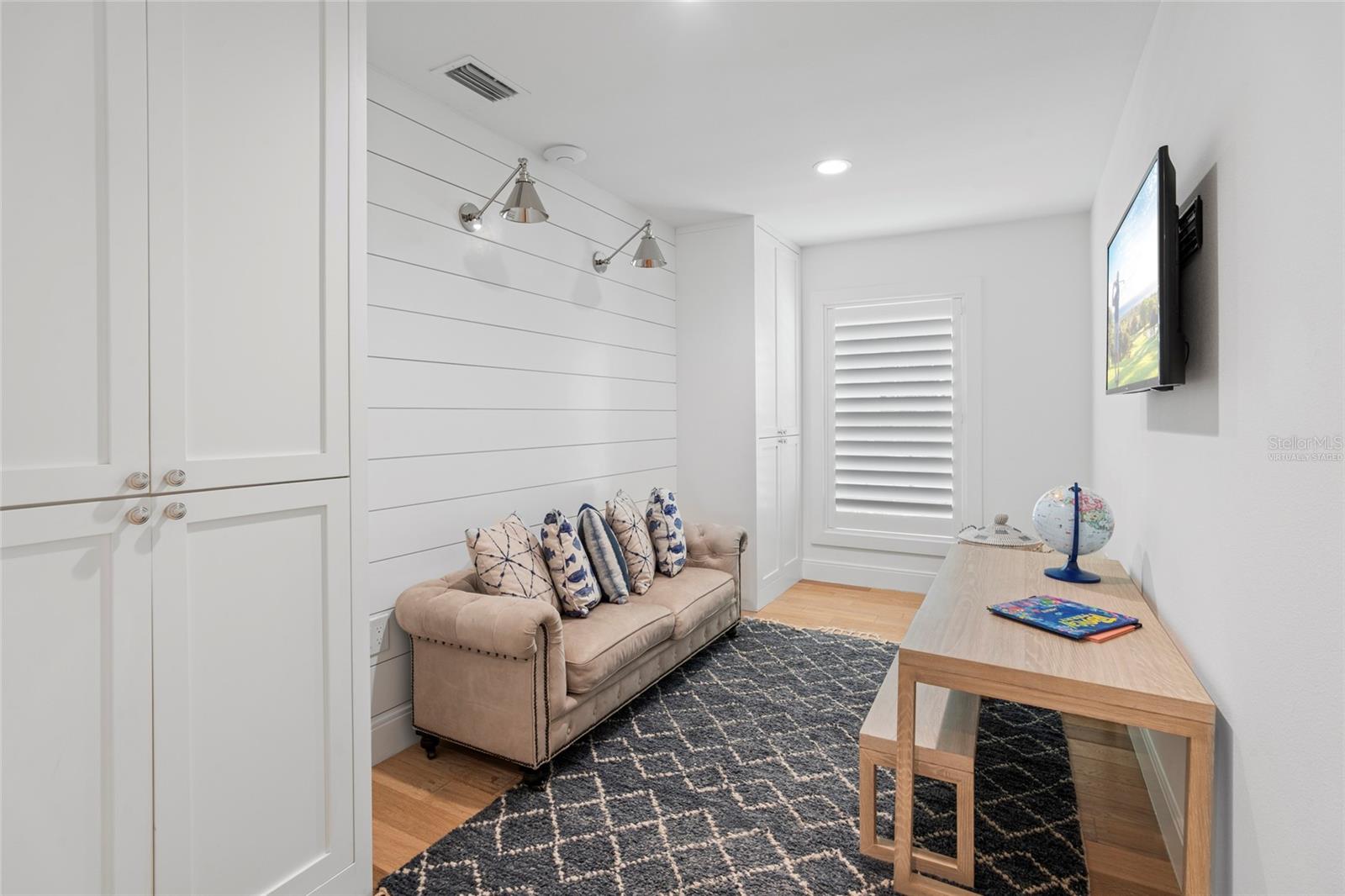 1907 ARROWHEAD DR NE, ST PETERSBURG, FL, 33703