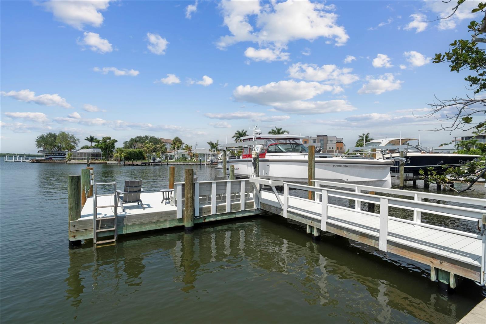 1907 ARROWHEAD DR NE, ST PETERSBURG, FL, 33703