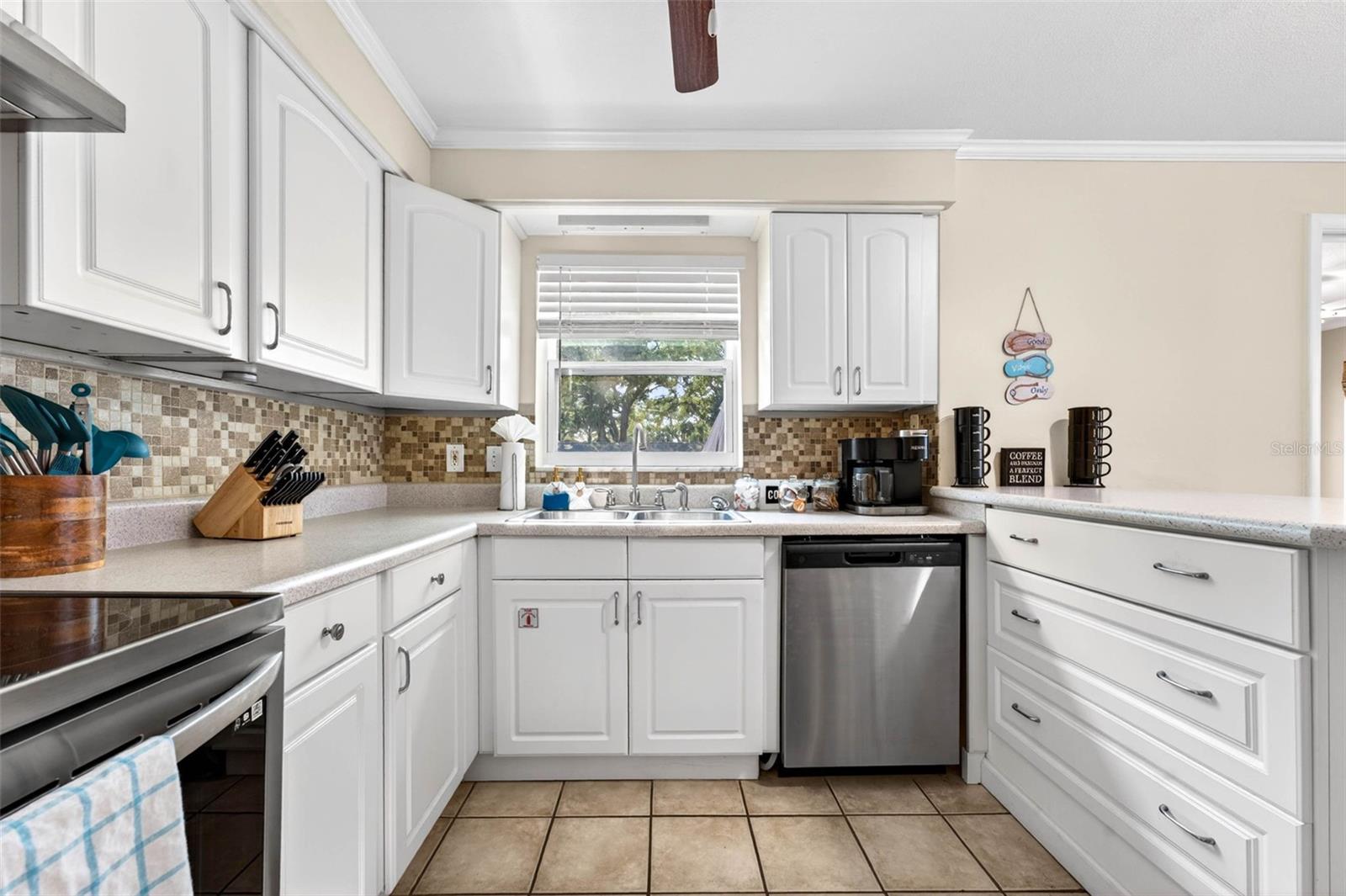 2220 LAUREN DR, LARGO, FL, 33774