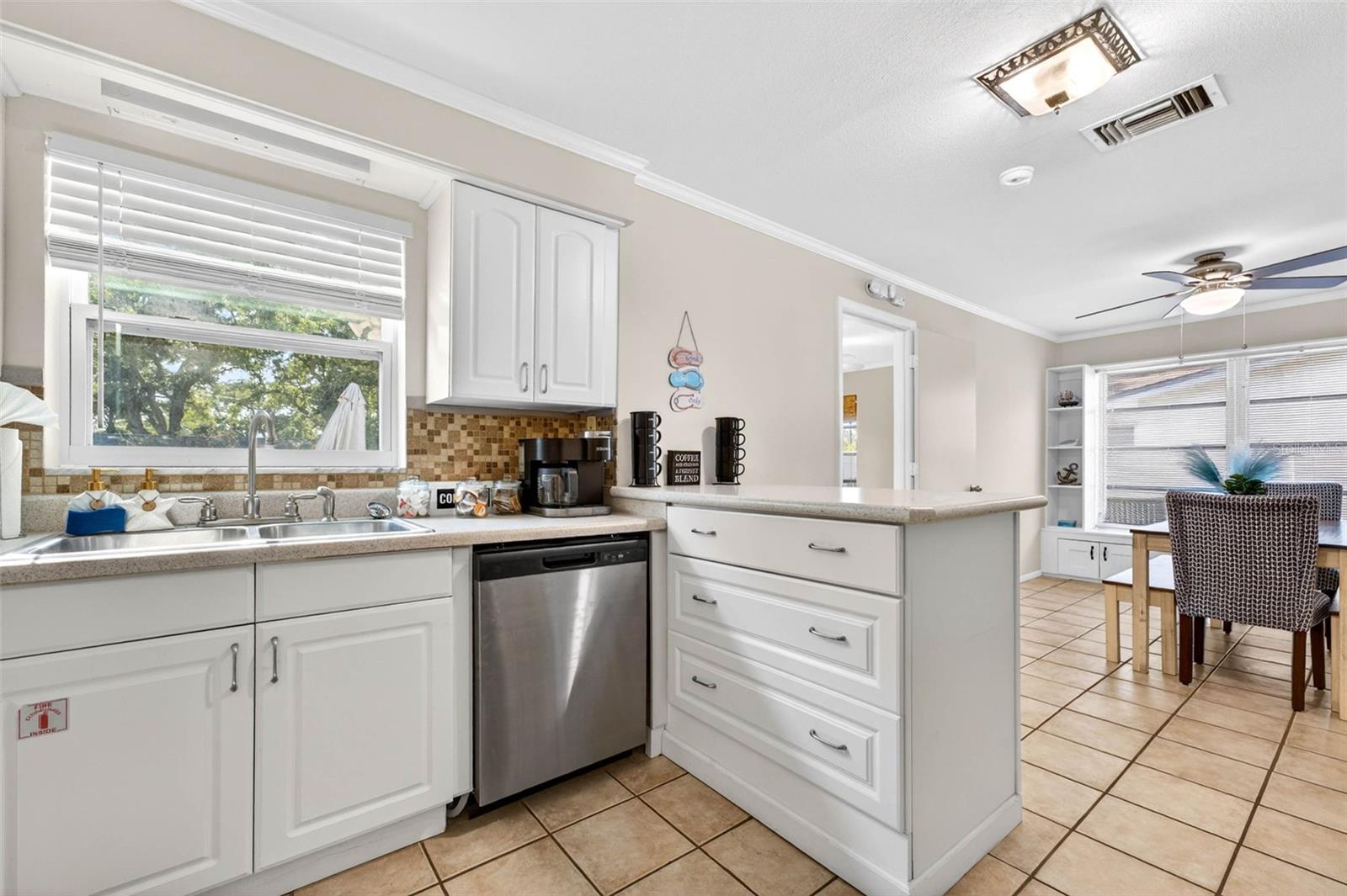2220 LAUREN DR, LARGO, FL, 33774