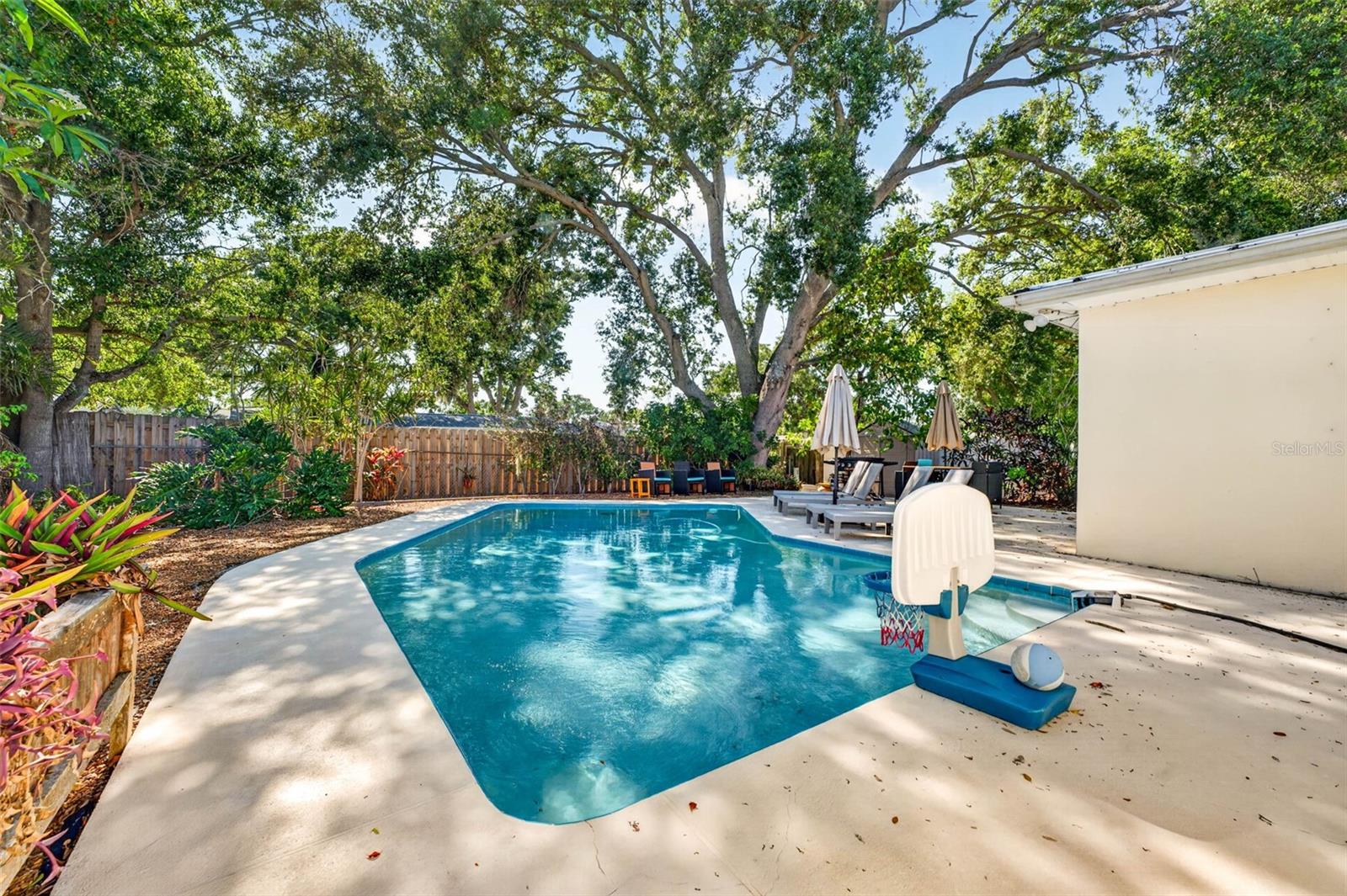 2220 LAUREN DR, LARGO, FL, 33774