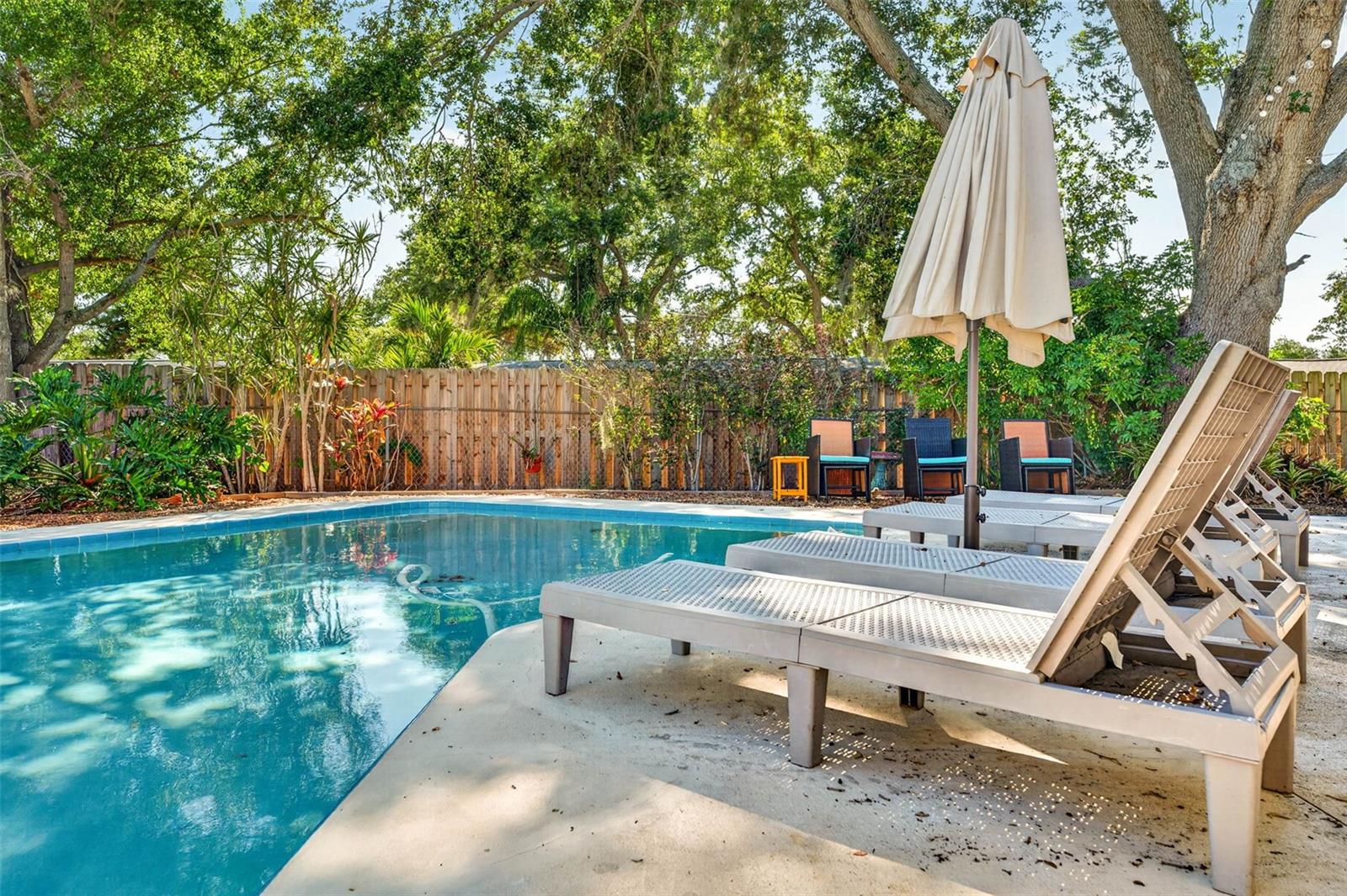 2220 LAUREN DR, LARGO, FL, 33774
