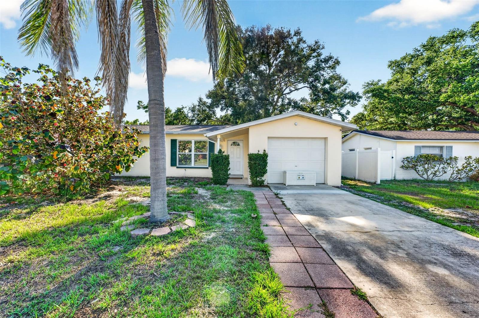 2220 LAUREN DR, LARGO, FL, 33774