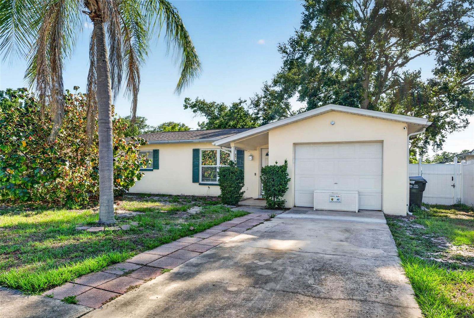 2220 LAUREN DR, LARGO, FL, 33774