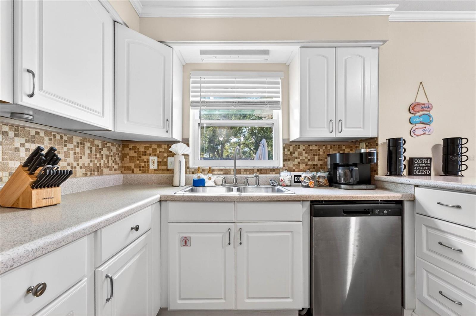 2220 LAUREN DR, LARGO, FL, 33774