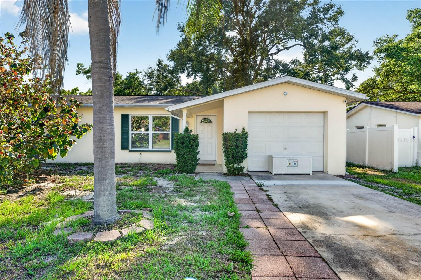 2220 LAUREN DR, LARGO, FL, 33774
