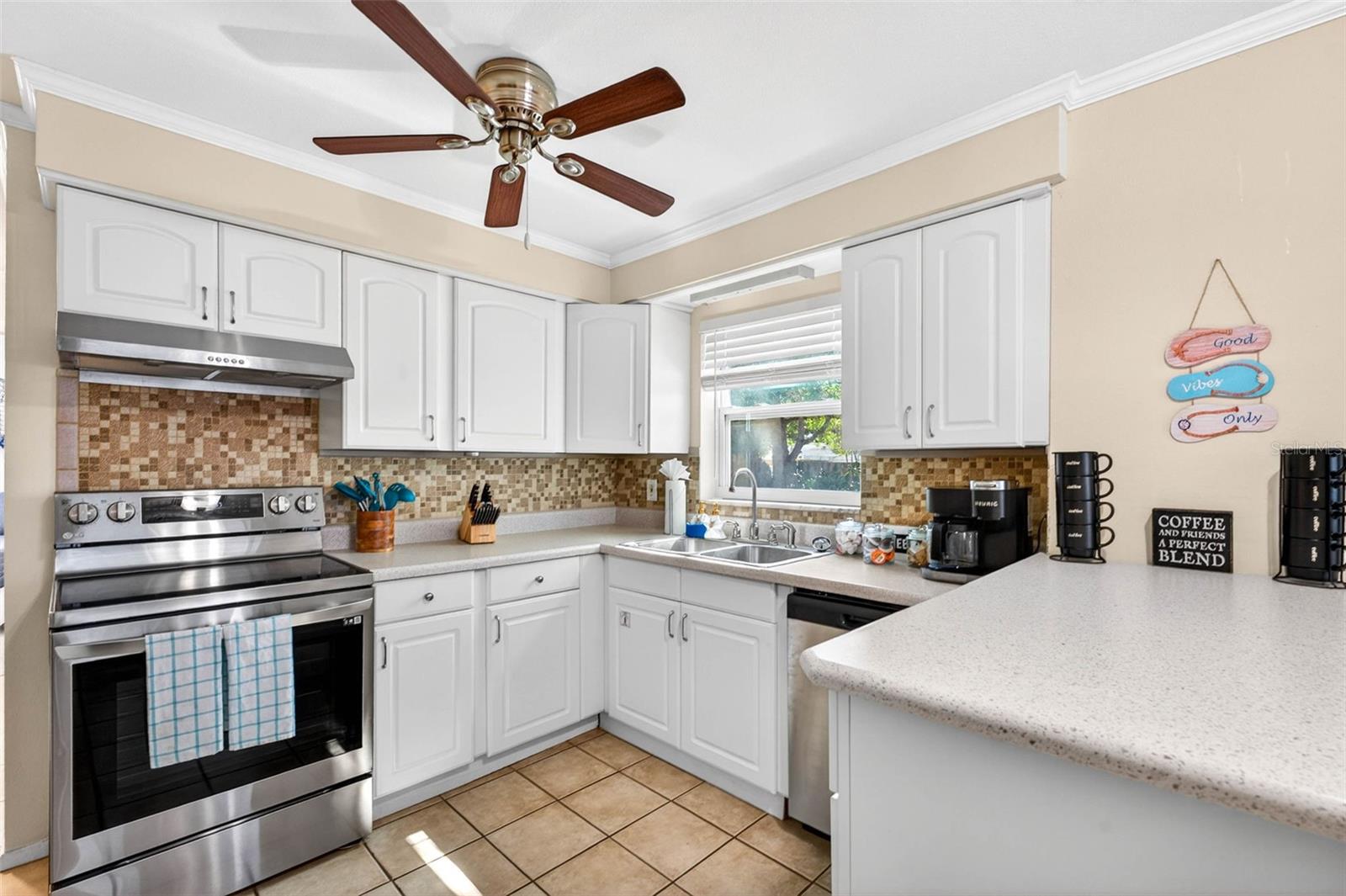 2220 LAUREN DR, LARGO, FL, 33774