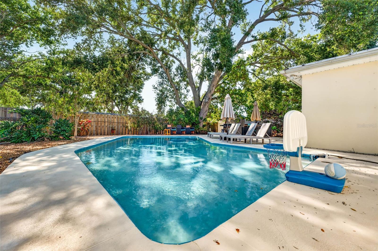 2220 LAUREN DR, LARGO, FL, 33774