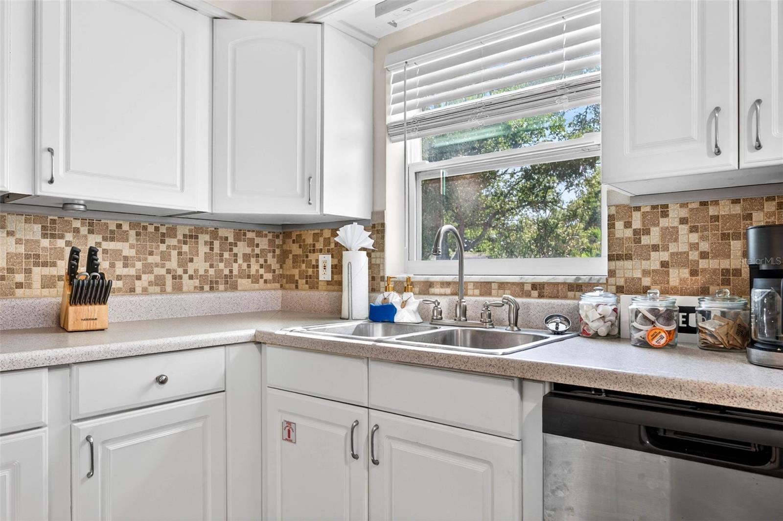 2220 LAUREN DR, LARGO, FL, 33774