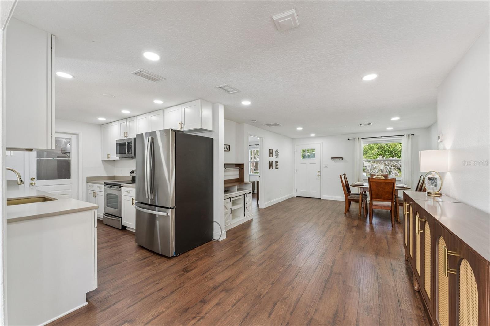 670 VINCENT DR, MOUNT DORA, FL, 32757