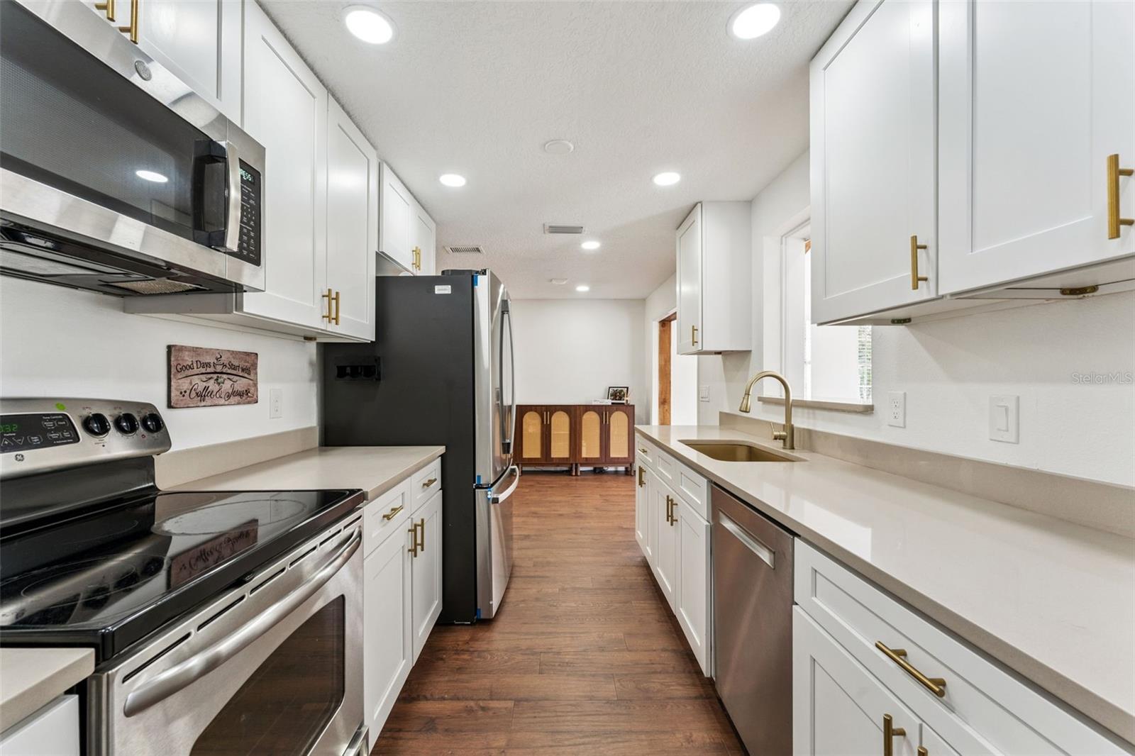 670 VINCENT DR, MOUNT DORA, FL, 32757