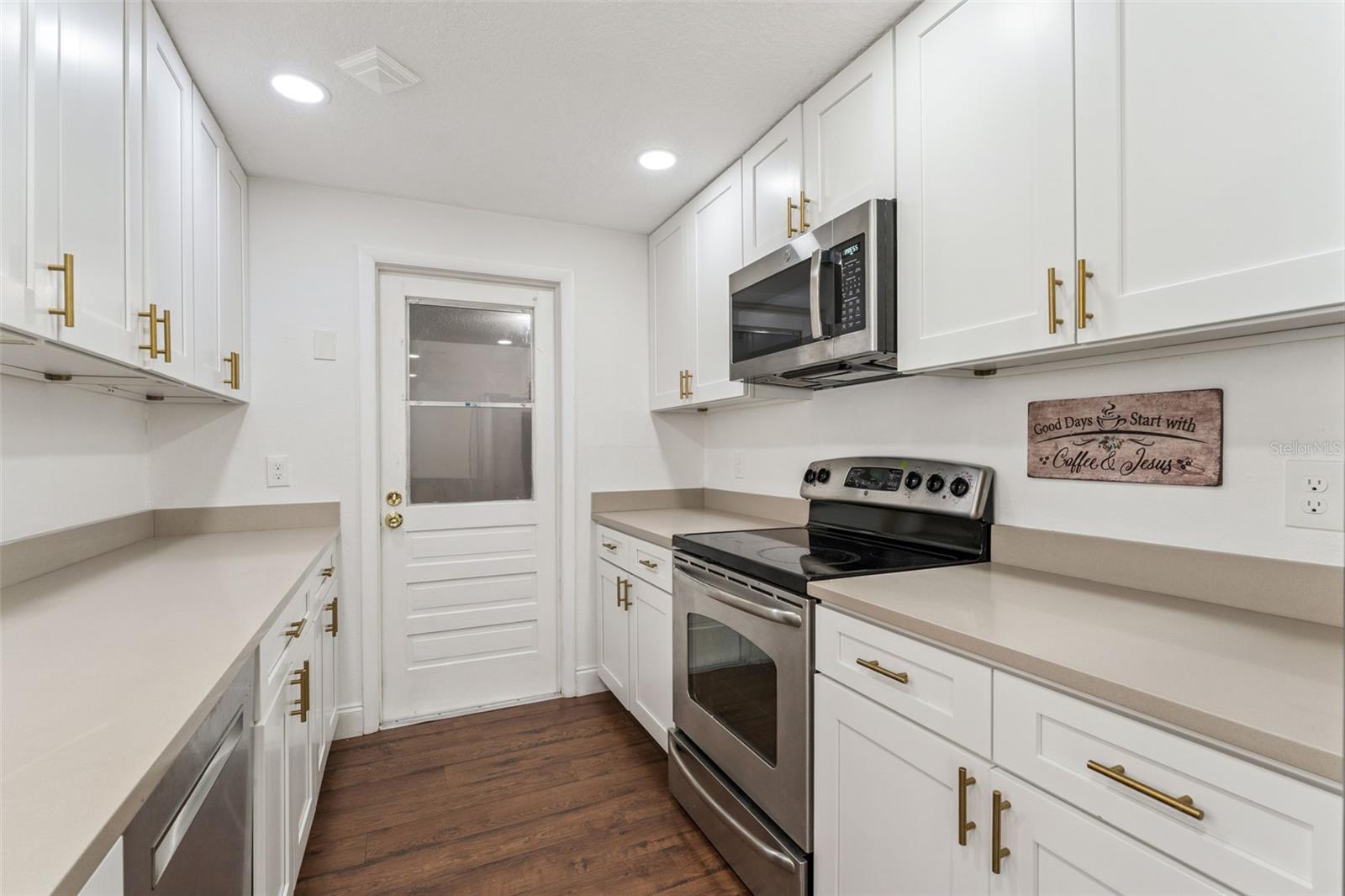 670 VINCENT DR, MOUNT DORA, FL, 32757