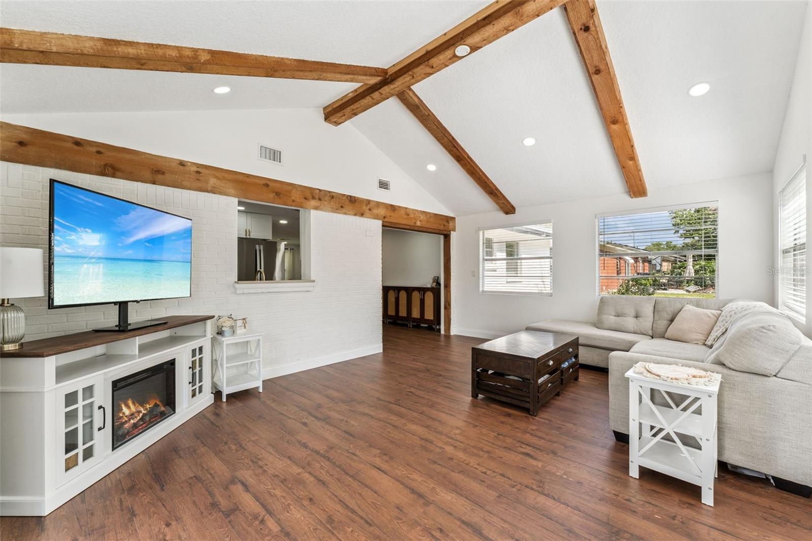 670 VINCENT DR, MOUNT DORA, FL, 32757