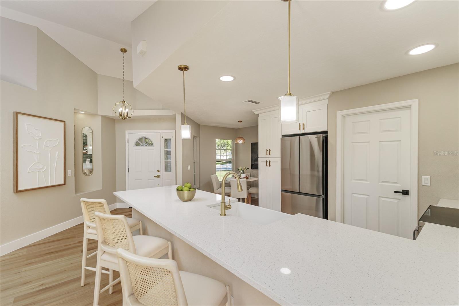 2002 ROCKY POINT DR, LAKELAND, FL, 33813