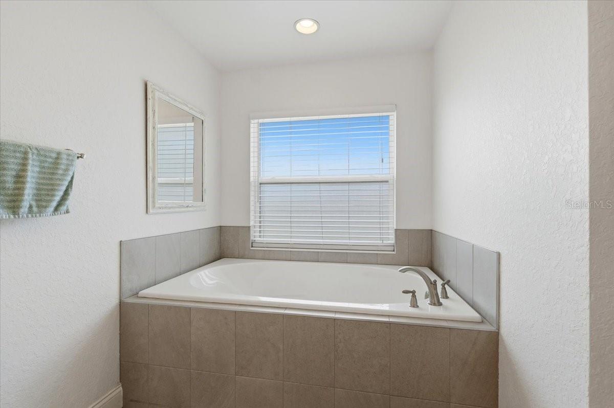 1233 PARKER RD, LAKELAND, FL, 33811