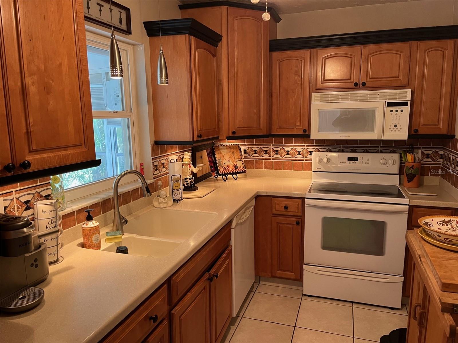8372 CANDLEWOOD RD, SEMINOLE, FL, 33777