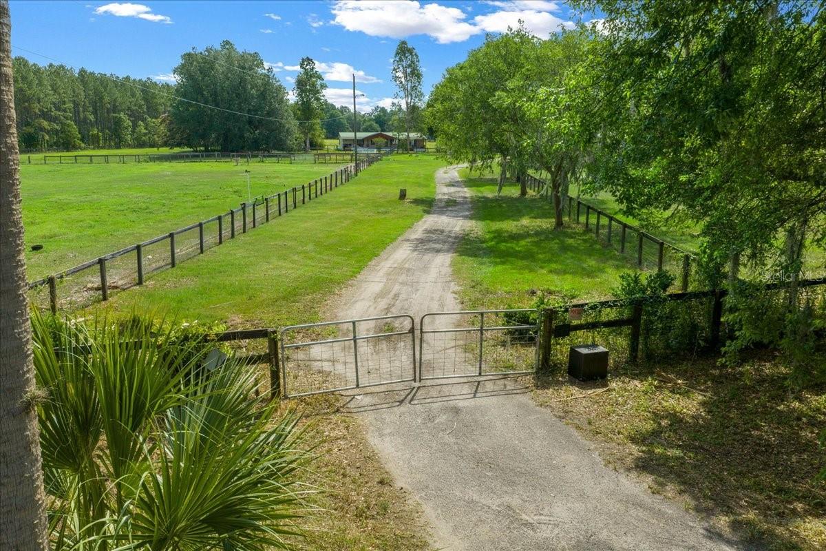 18585 N HIGHWAY 329, REDDICK, FL, 32686