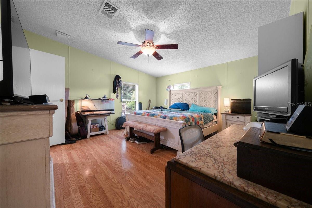 18585 N HIGHWAY 329, REDDICK, FL, 32686