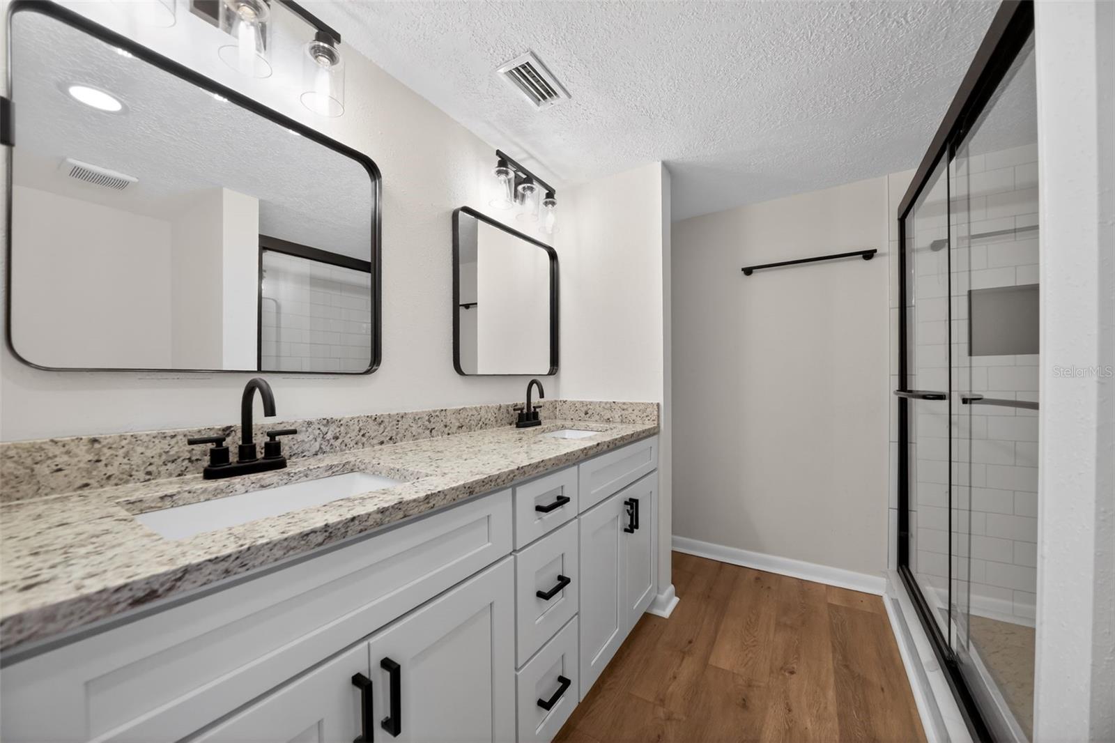 637 W LAKESHORE DR, CLERMONT, FL, 34711
