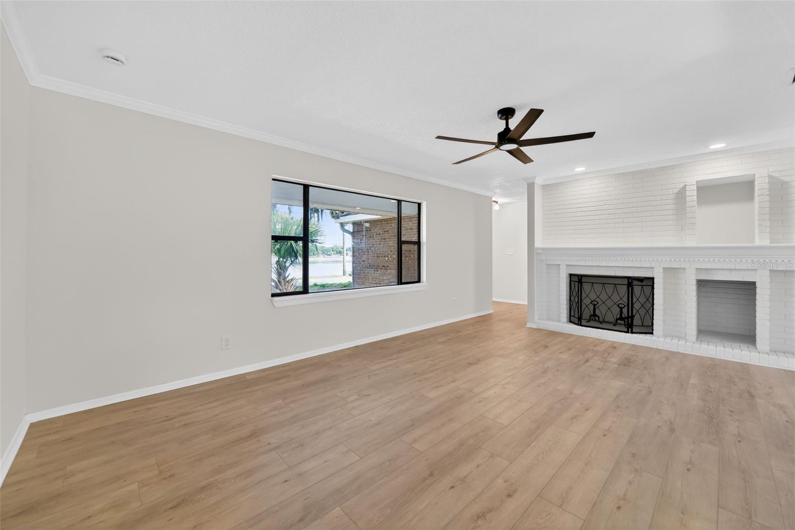 637 W LAKESHORE DR, CLERMONT, FL, 34711