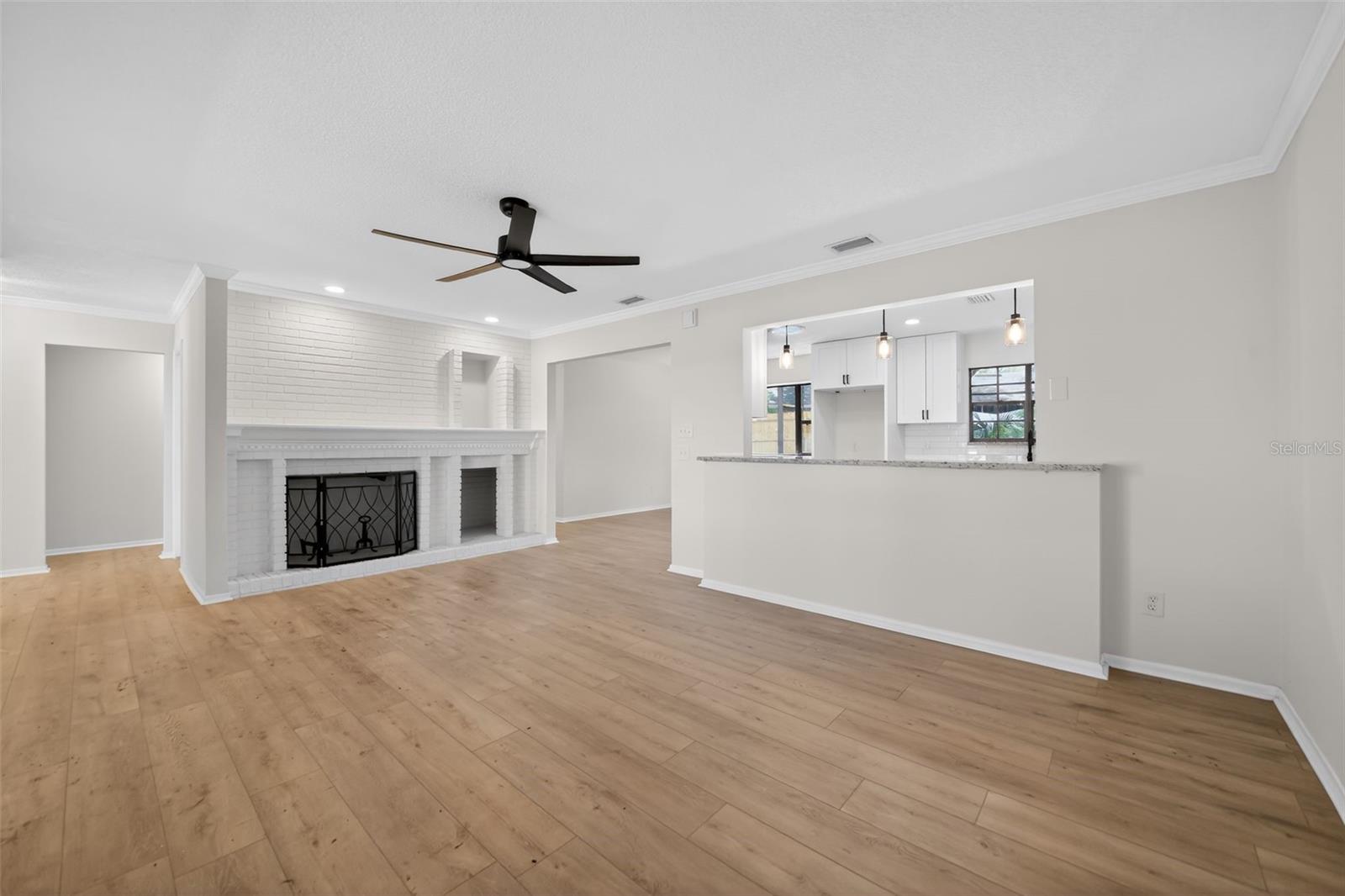637 W LAKESHORE DR, CLERMONT, FL, 34711