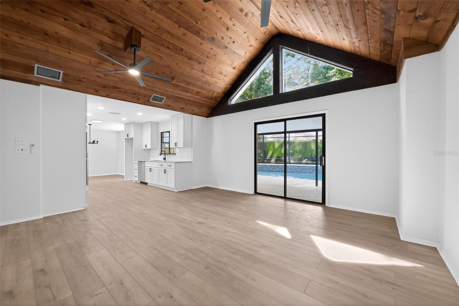 637 W LAKESHORE DR, CLERMONT, FL, 34711