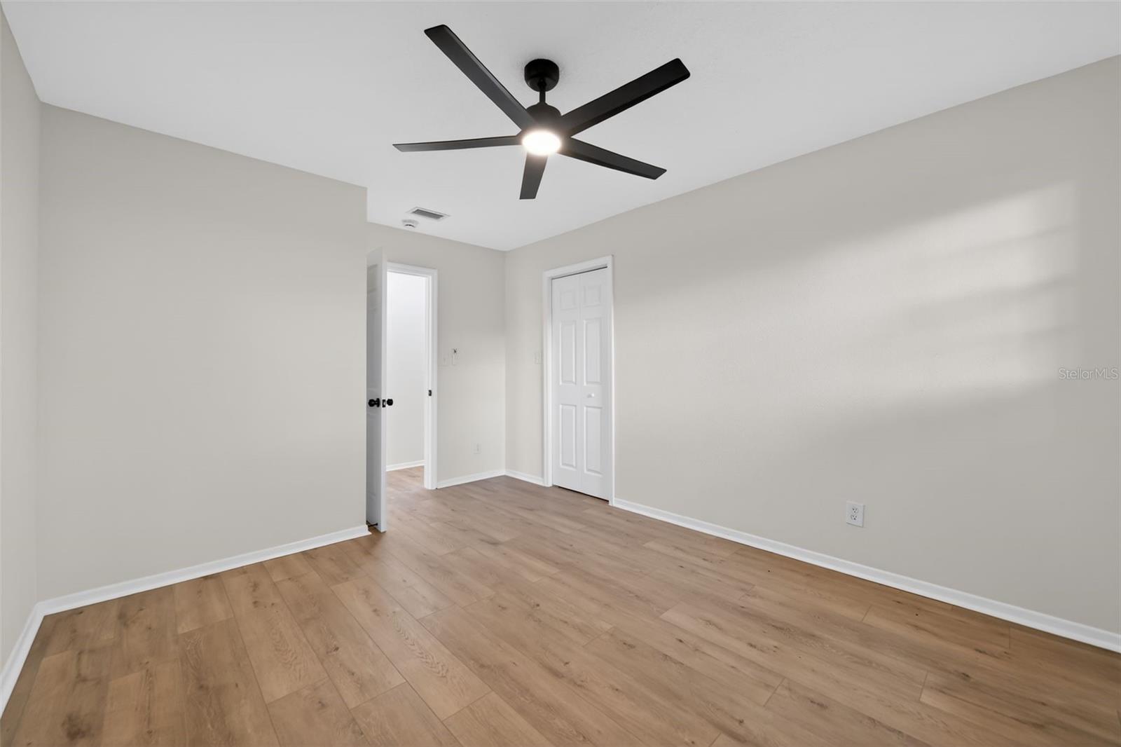 637 W LAKESHORE DR, CLERMONT, FL, 34711