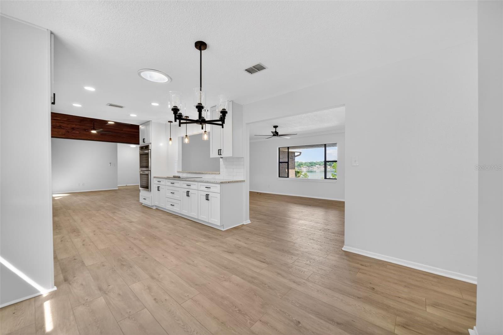 637 W LAKESHORE DR, CLERMONT, FL, 34711