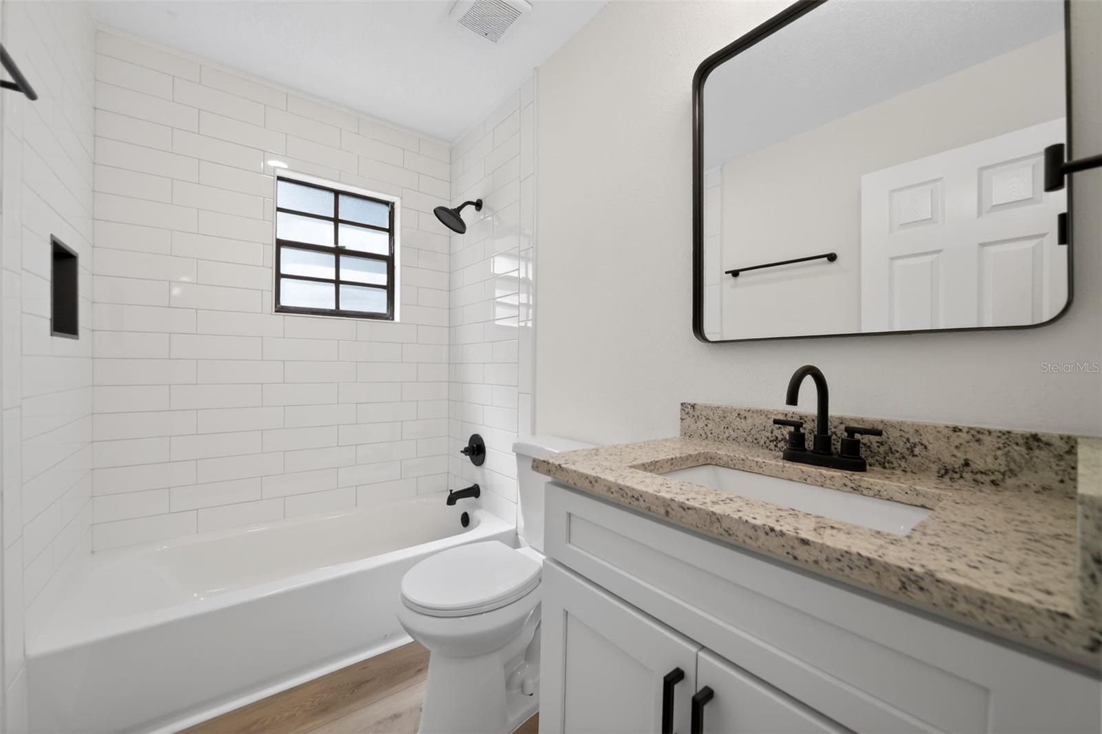 637 W LAKESHORE DR, CLERMONT, FL, 34711