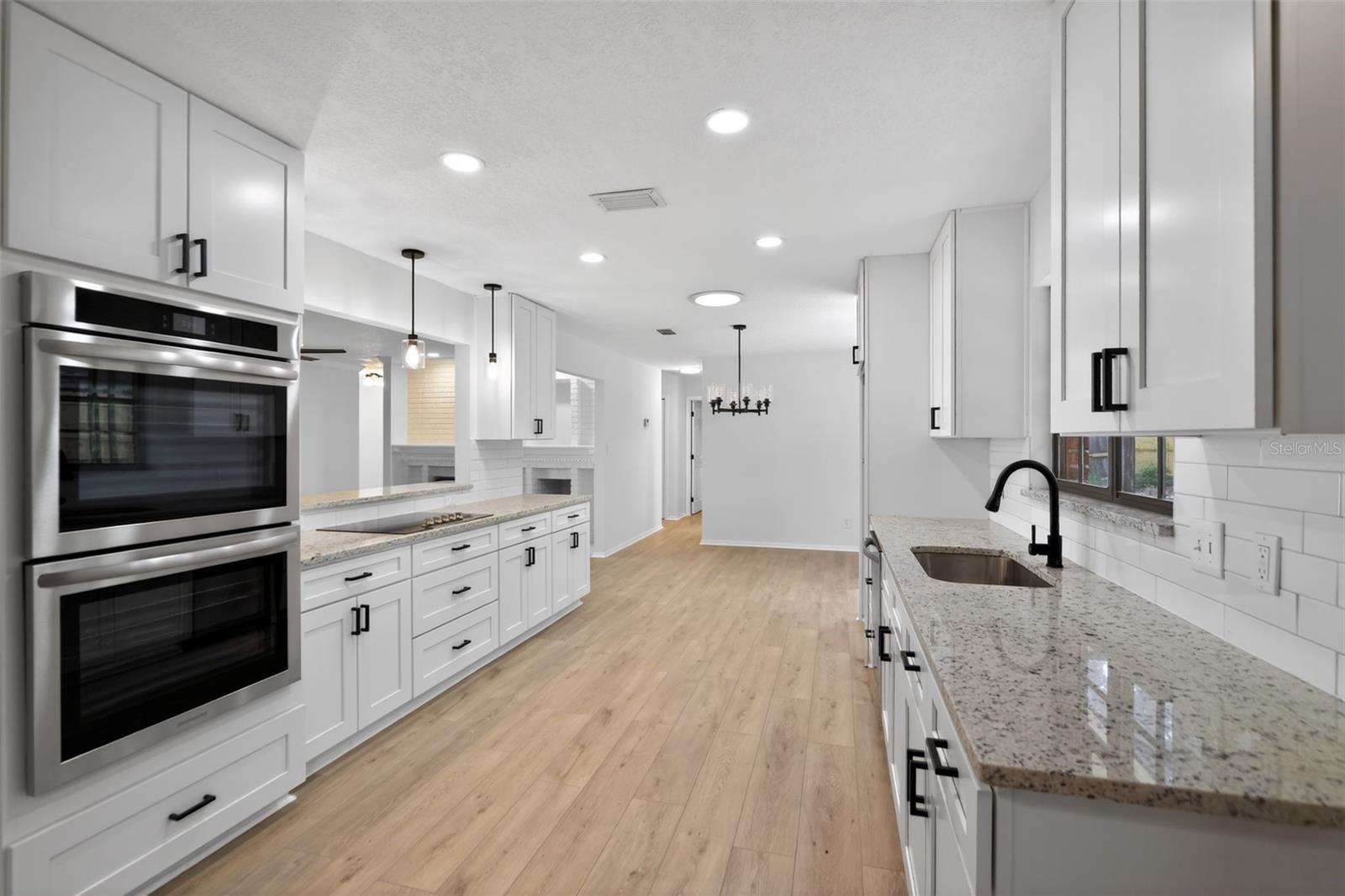 637 W LAKESHORE DR, CLERMONT, FL, 34711