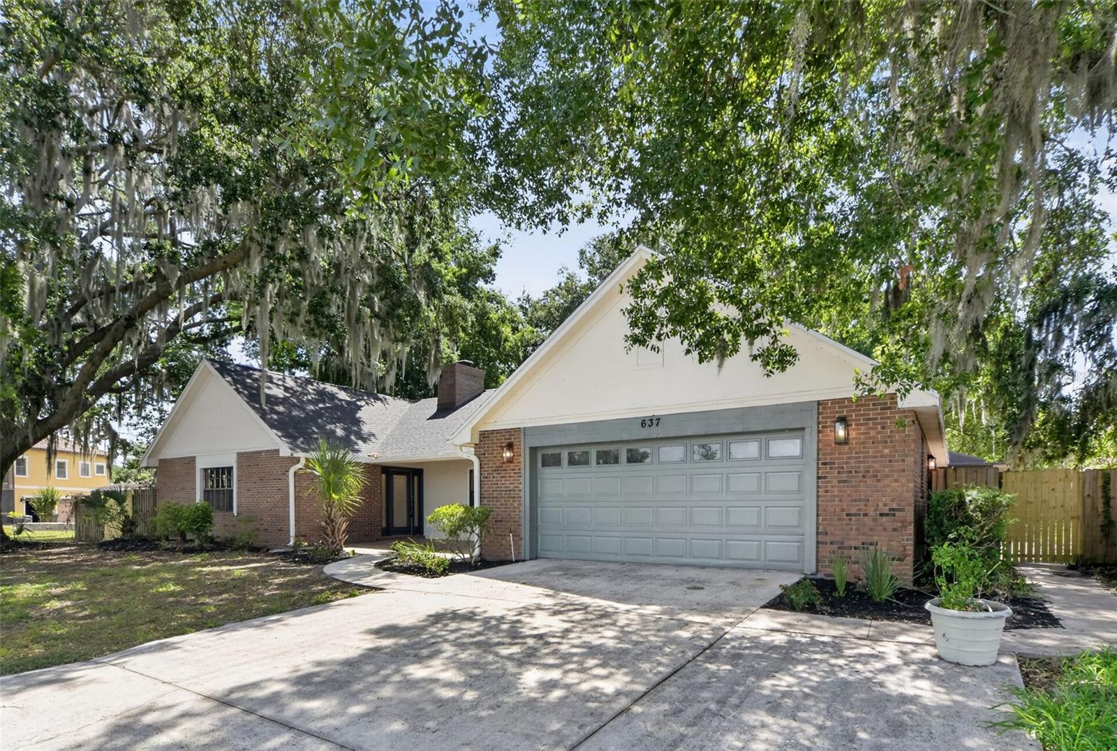 637 W LAKESHORE DR, CLERMONT, FL, 34711