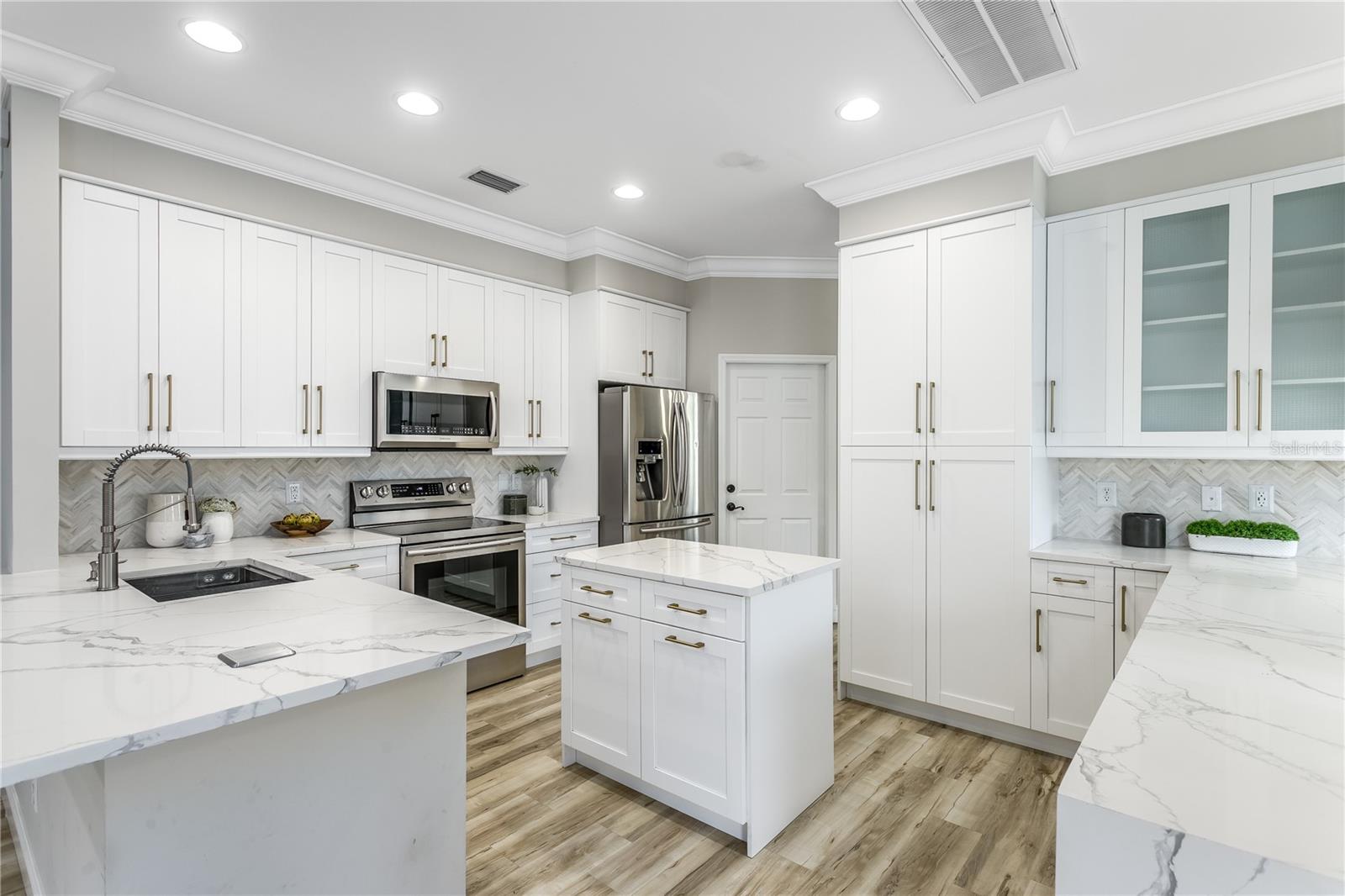 8518 TIDAL BAY LN, TAMPA, FL, 33635