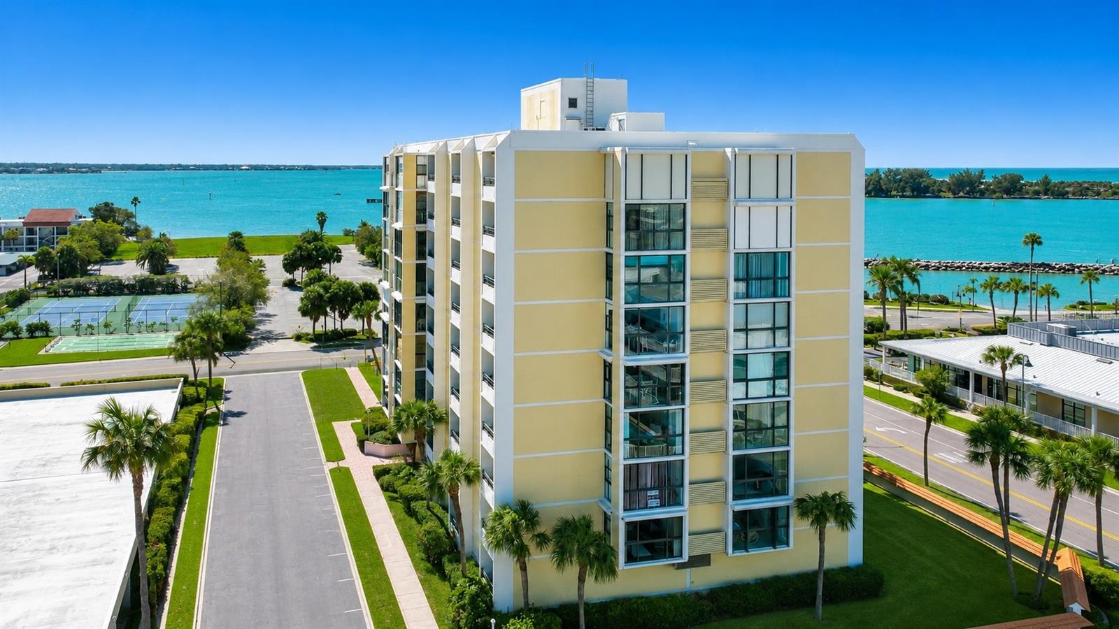 800 S GULFVIEW BLVD #908, CLEARWATER BEACH, FL, 33767