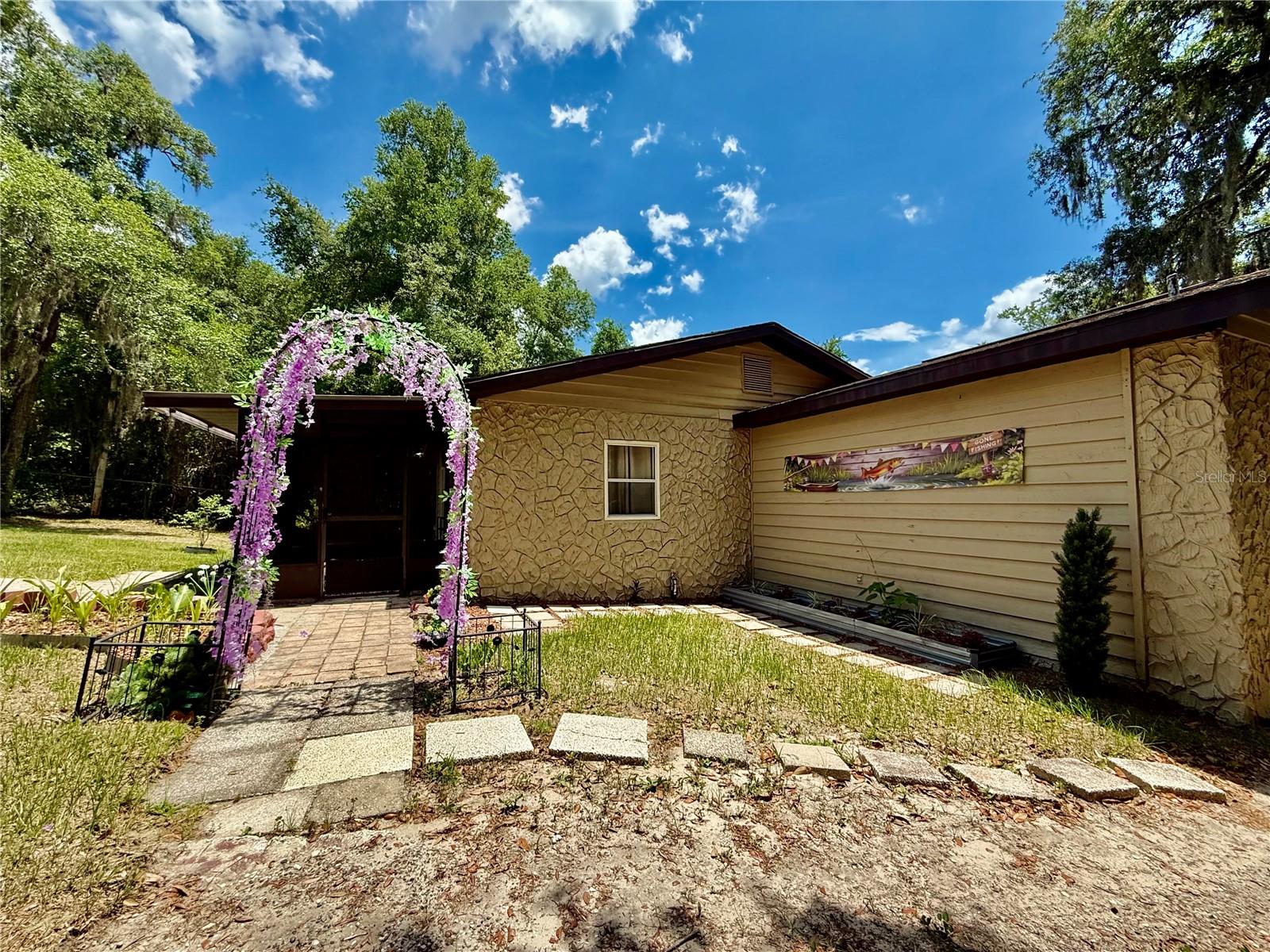 208 ASHLEY ST, HAWTHORNE, FL, 32640