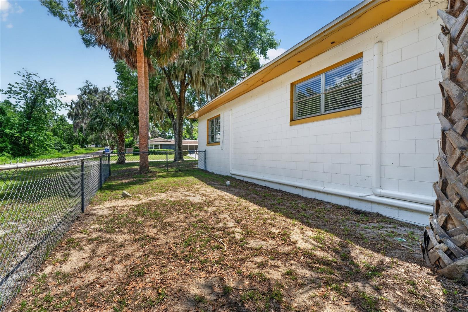 529 E GOTTSCHE AVE, EUSTIS, FL, 32726