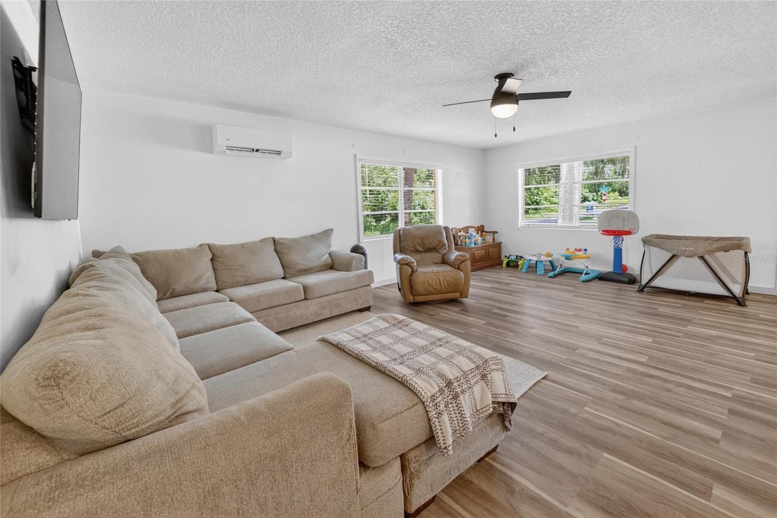 529 E GOTTSCHE AVE, EUSTIS, FL, 32726