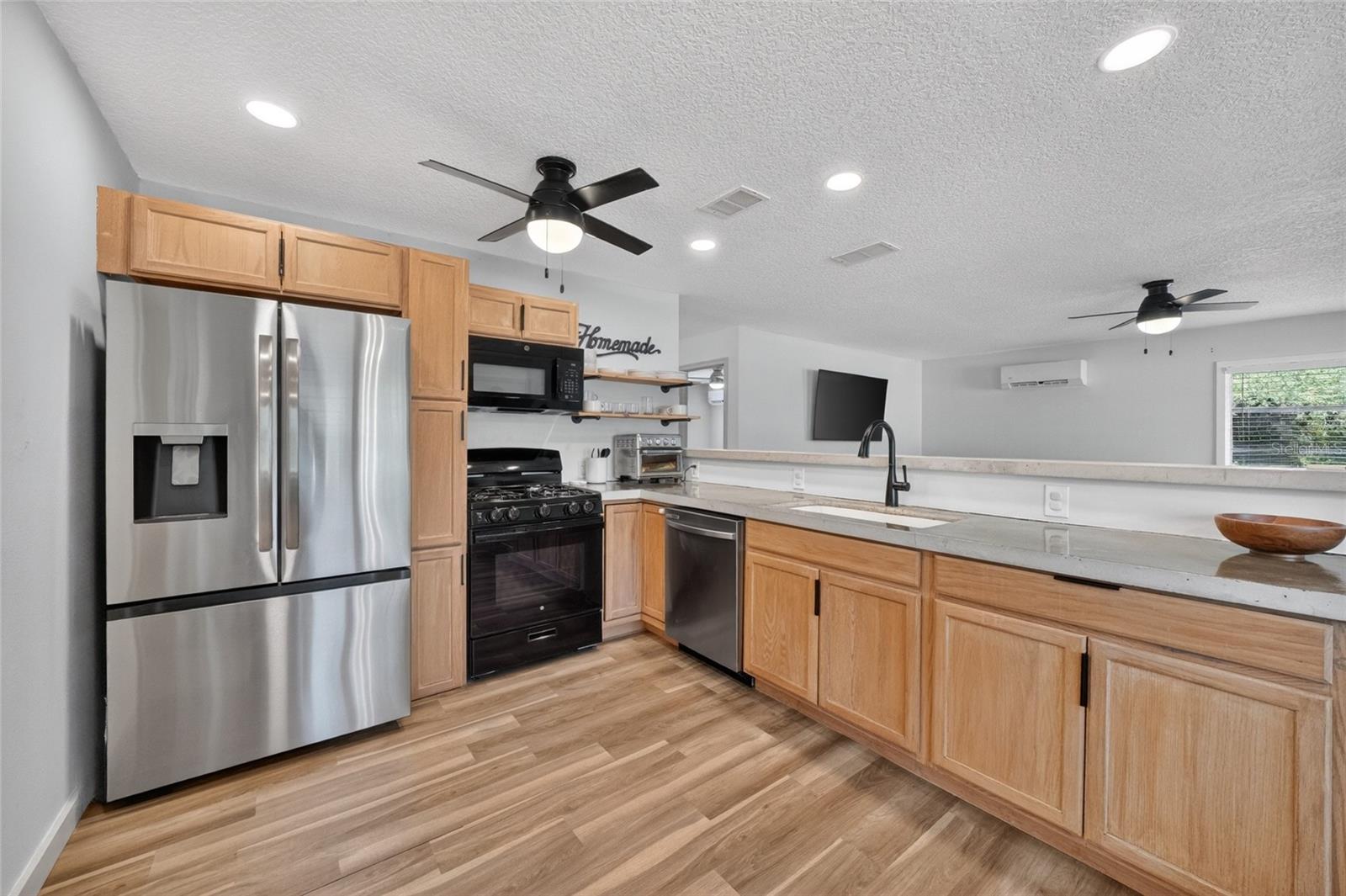 529 E GOTTSCHE AVE, EUSTIS, FL, 32726