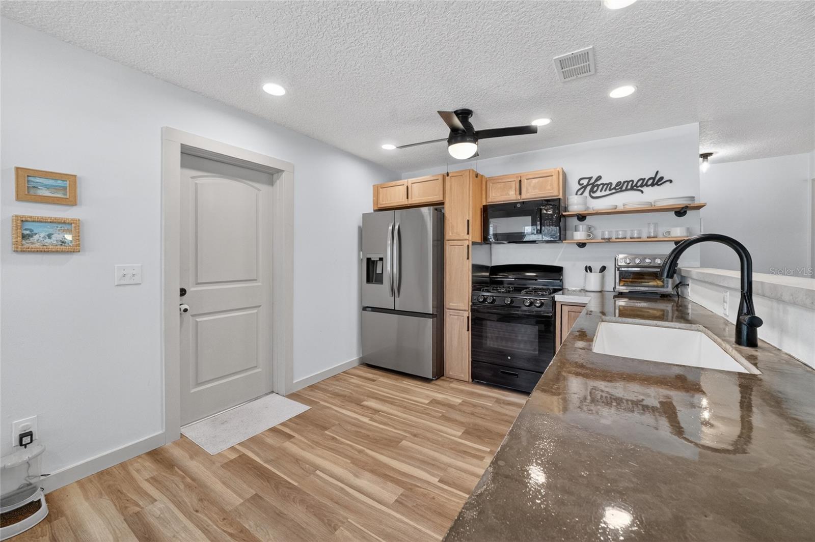529 E GOTTSCHE AVE, EUSTIS, FL, 32726