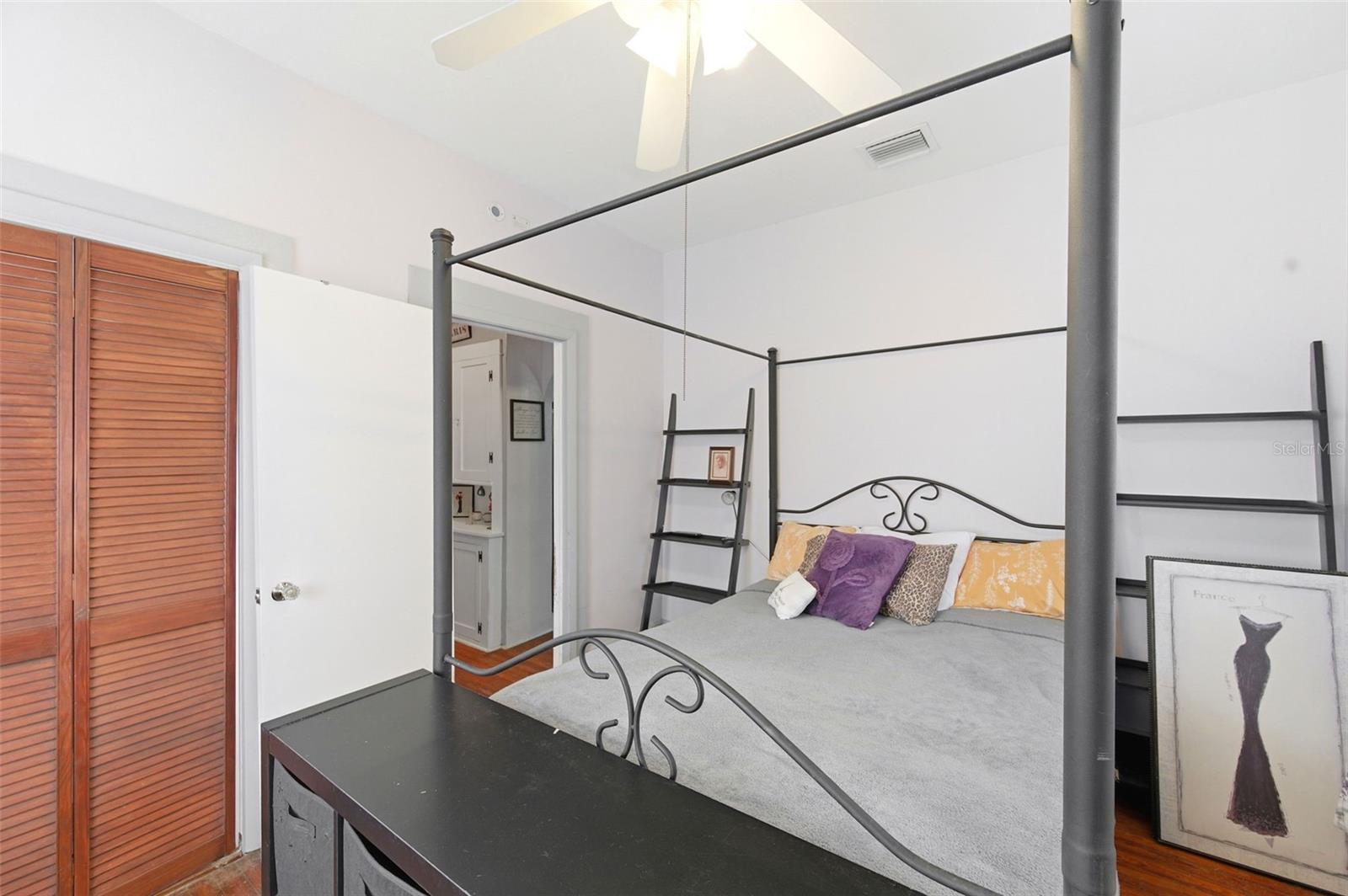 4263 5TH AVE N, ST PETERSBURG, FL, 33713