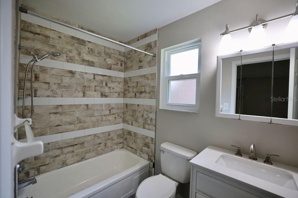915 ROYAL OAK CT, HOLLY HILL, FL, 32117