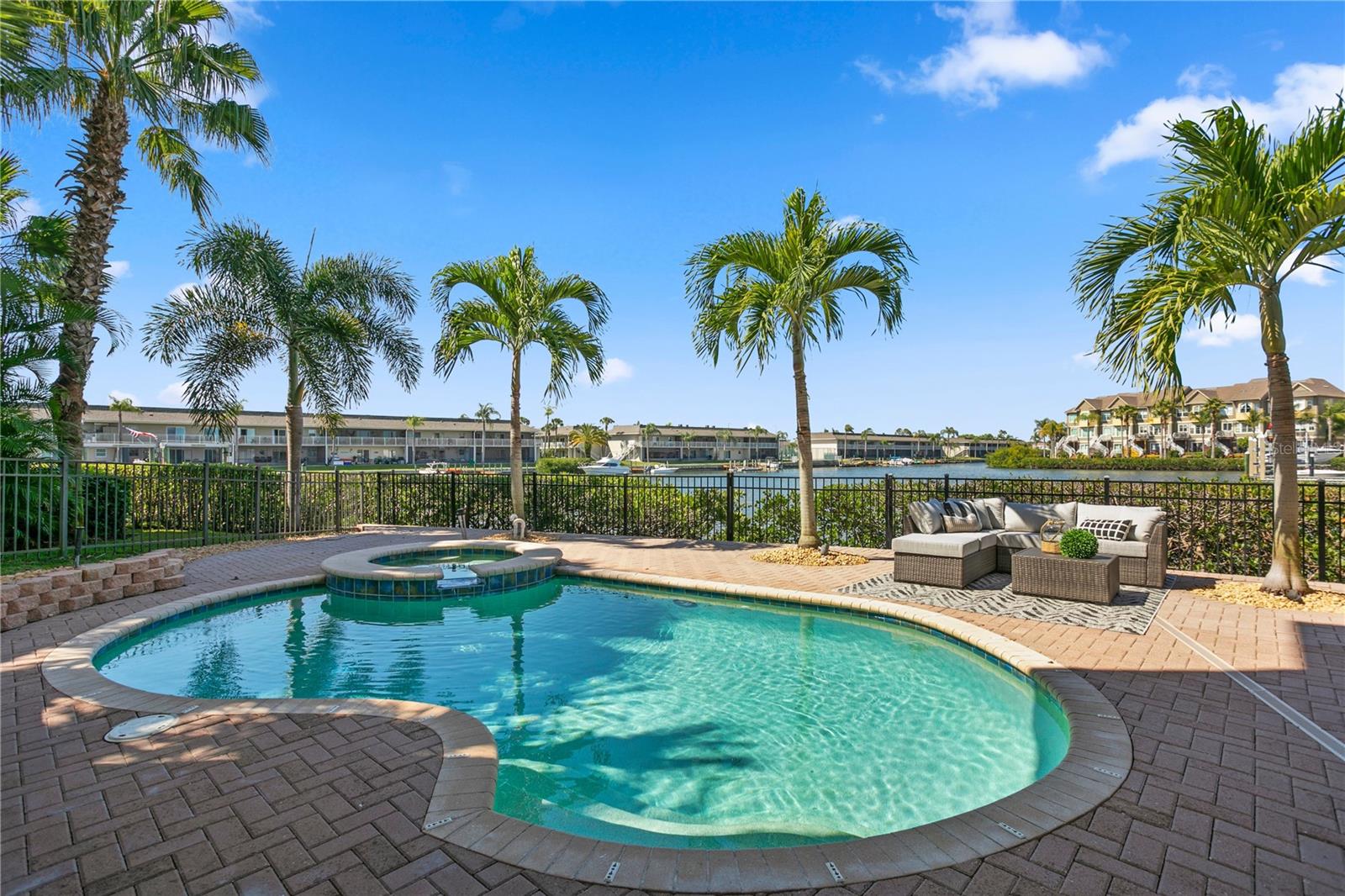 4130 CAUSEWAY VISTA DR, TAMPA, FL, 33615