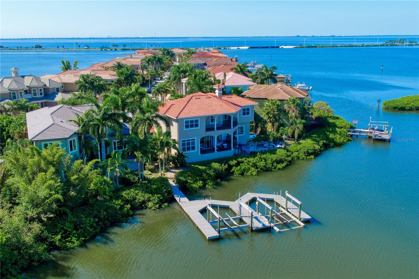 4130 CAUSEWAY VISTA DR, TAMPA, FL, 33615