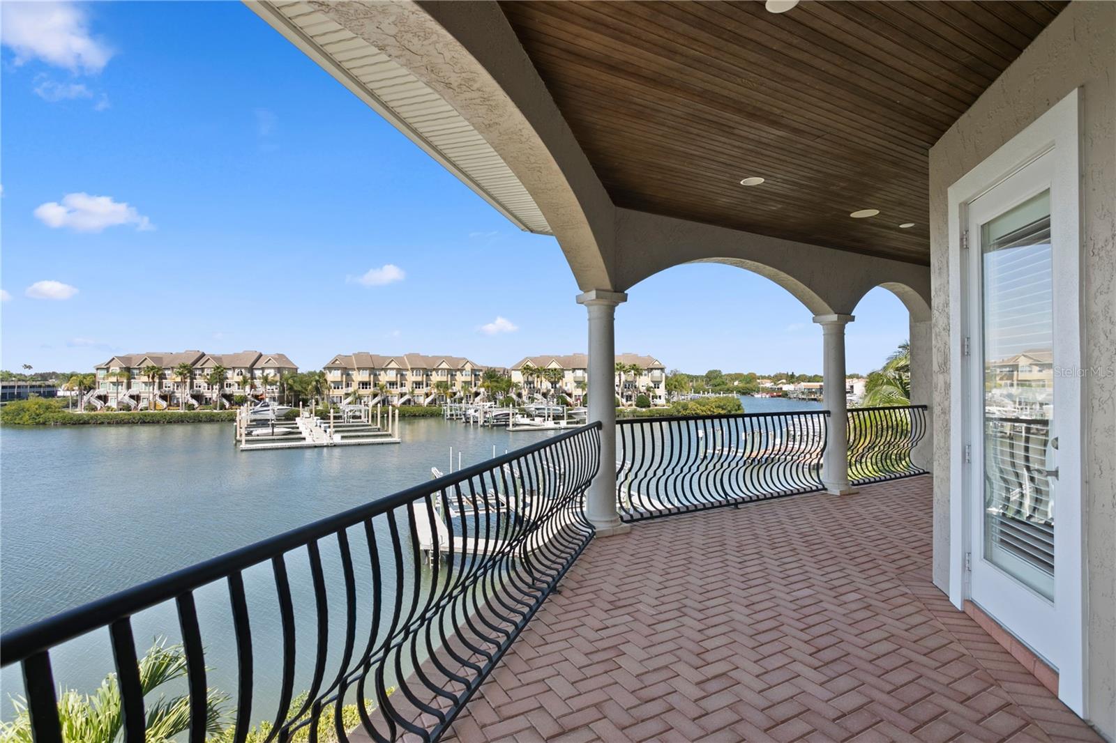 4130 CAUSEWAY VISTA DR, TAMPA, FL, 33615