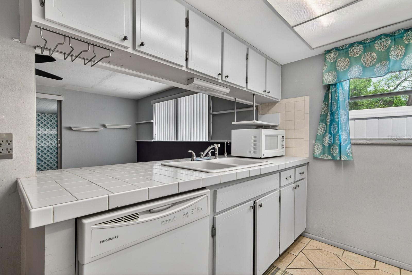6021 2ND AVE, NEW PORT RICHEY, FL, 34653