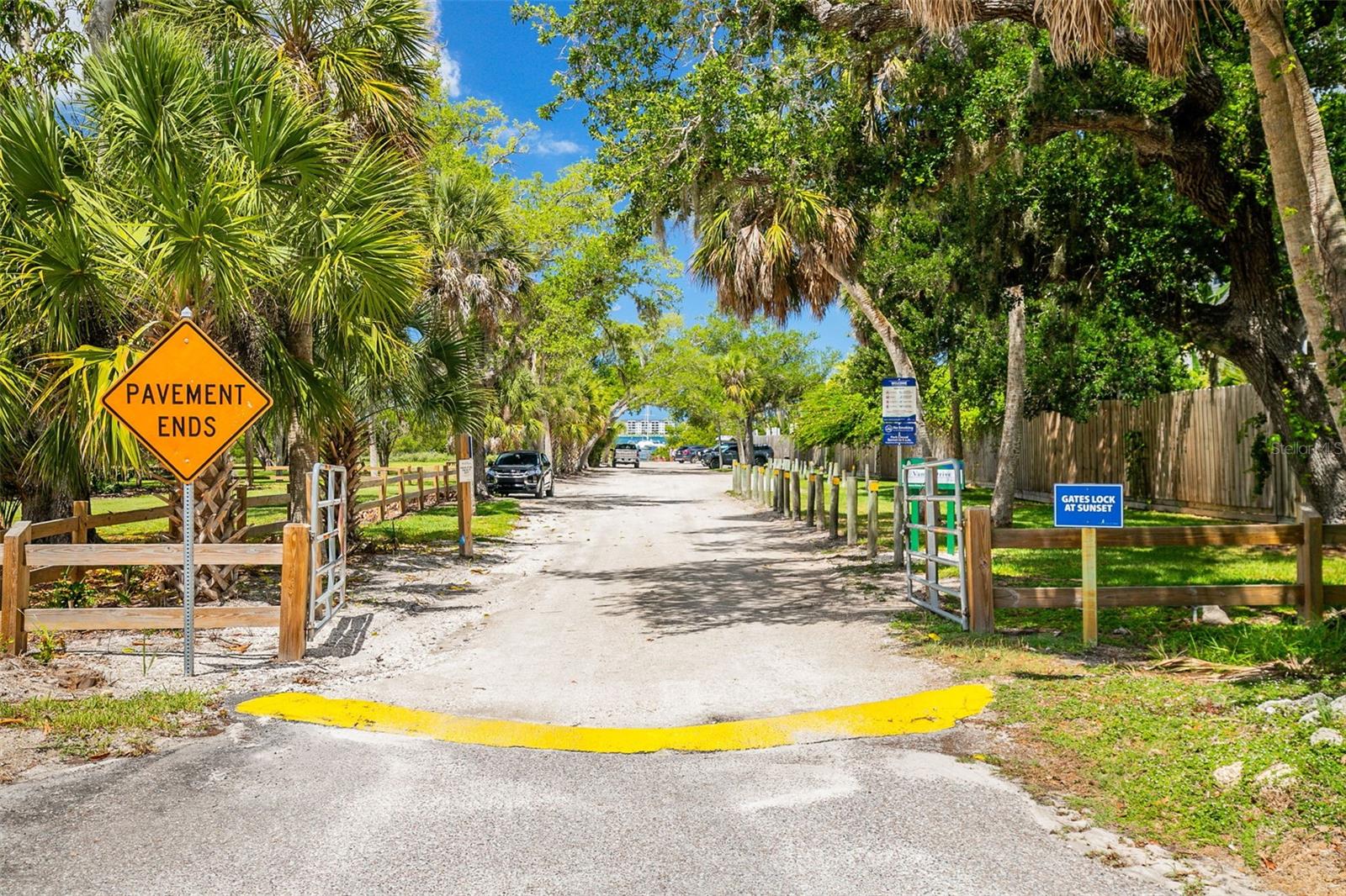 8824 PHYLISS AVE, SARASOTA, FL, 34231