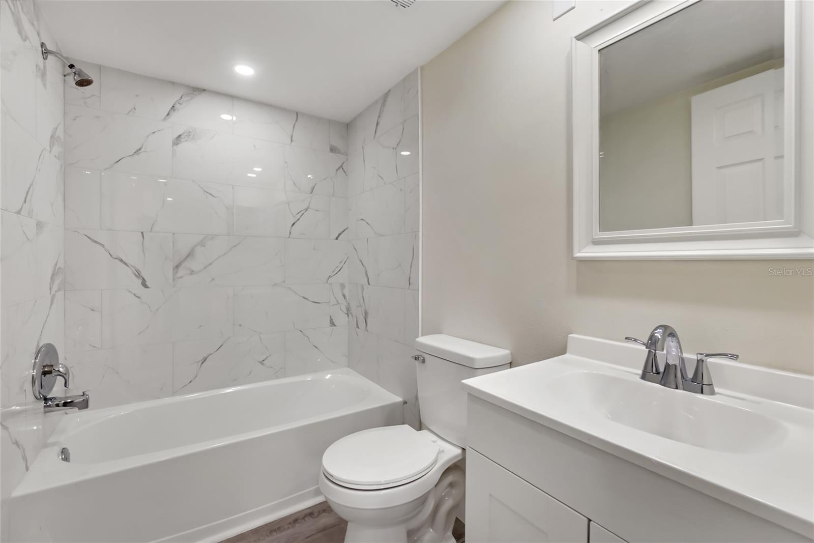 3229 BENEVA RD #203, SARASOTA, FL, 34232