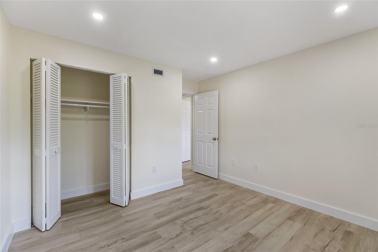 3229 BENEVA RD #203, SARASOTA, FL, 34232