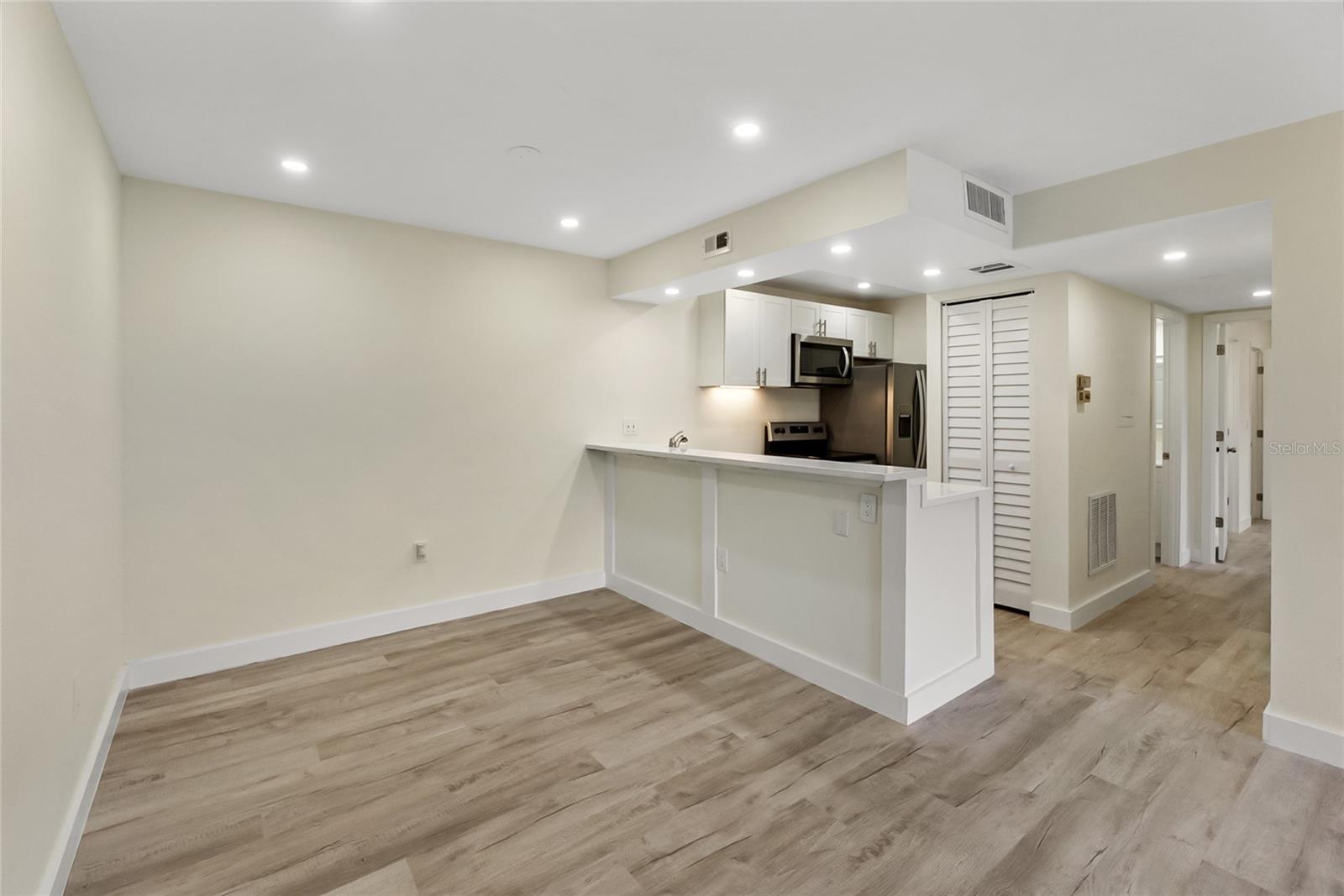 3229 BENEVA RD #203, SARASOTA, FL, 34232