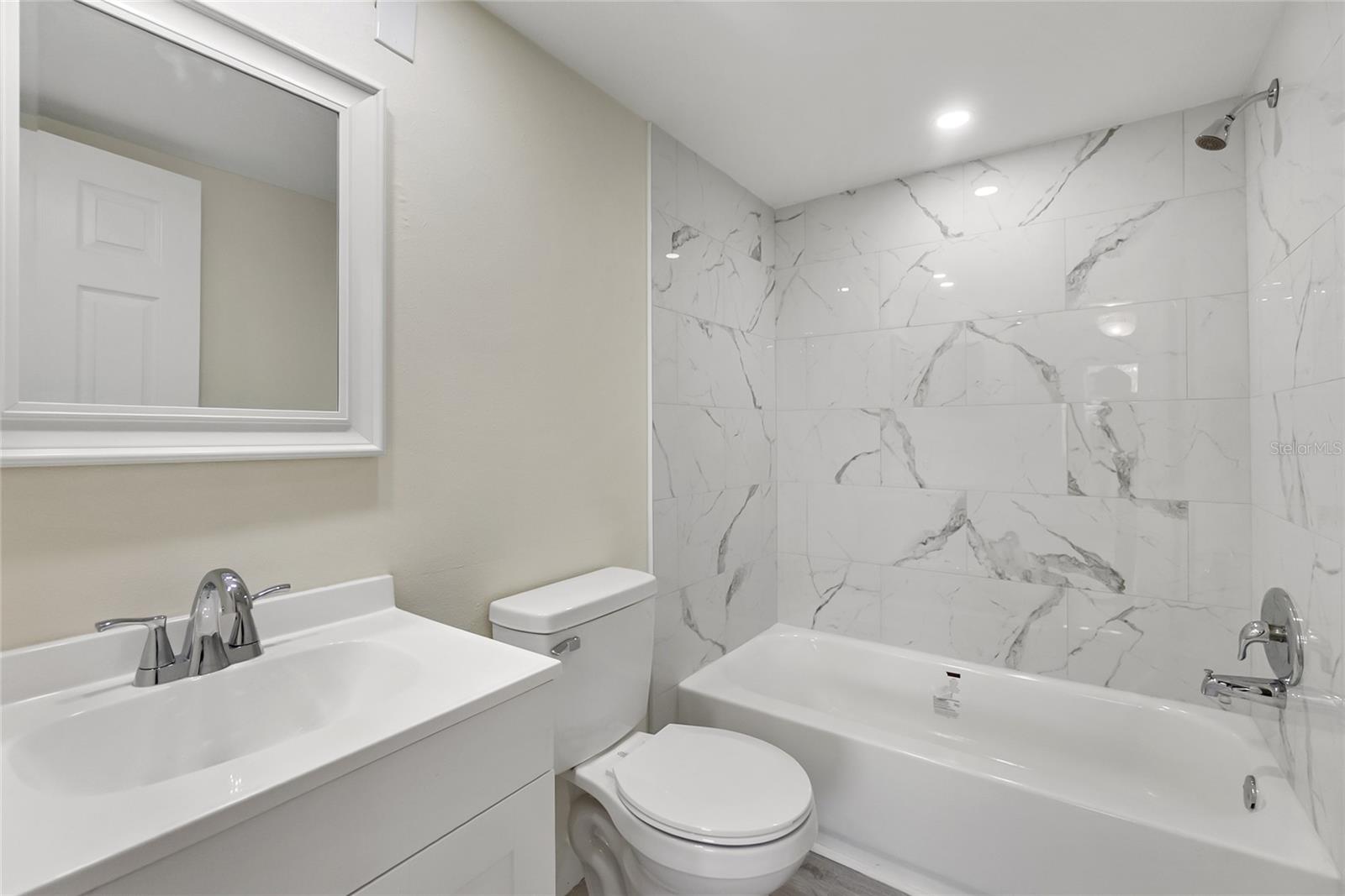 3229 BENEVA RD #203, SARASOTA, FL, 34232