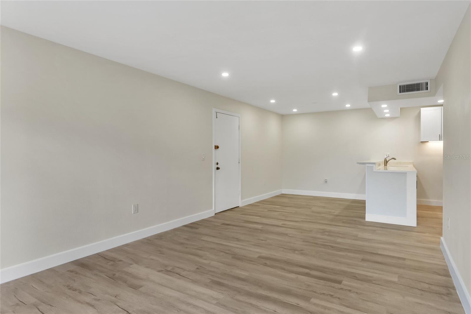 3229 BENEVA RD #203, SARASOTA, FL, 34232